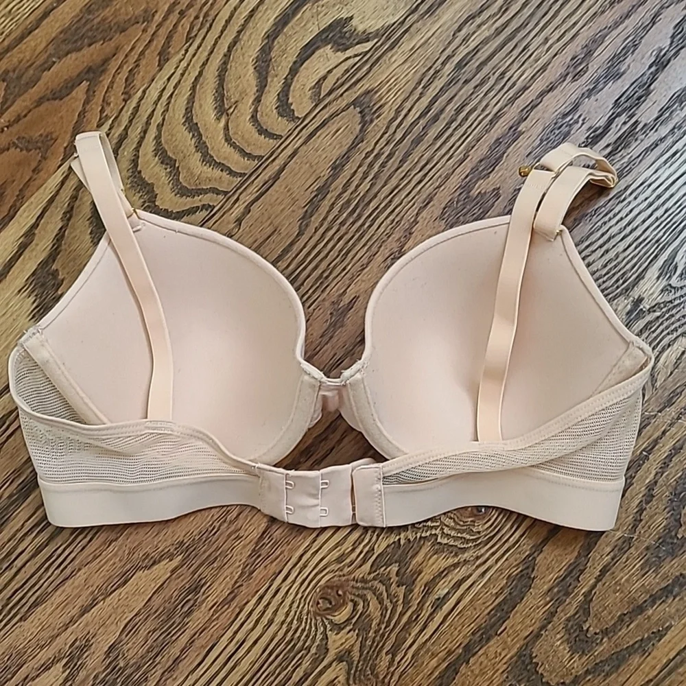 Lively Cream All-Day T-Shirt Bra Bra Size 32C